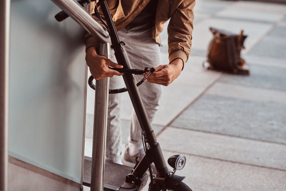 How To Lock Electric Scooter? EviUSA